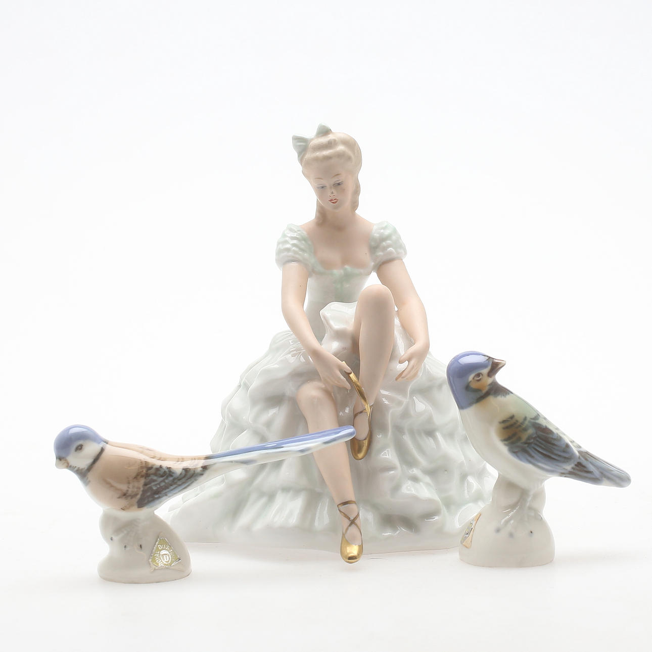 FIGURINER, 3 st, porslin, Royal Dux Bohemia samt Wallendorf, 1900-talets andra hälft.