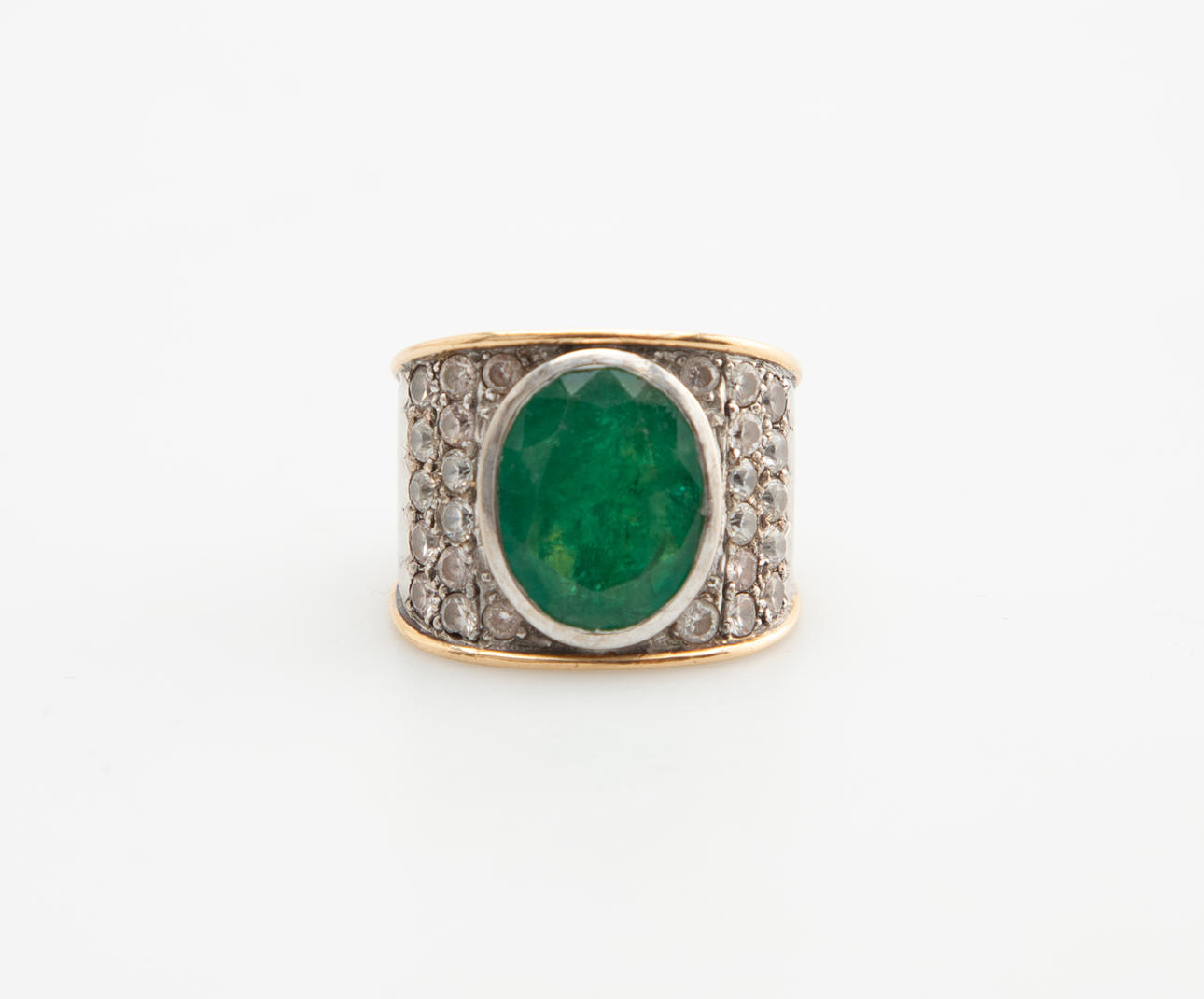 Ring with emerald and zircons.