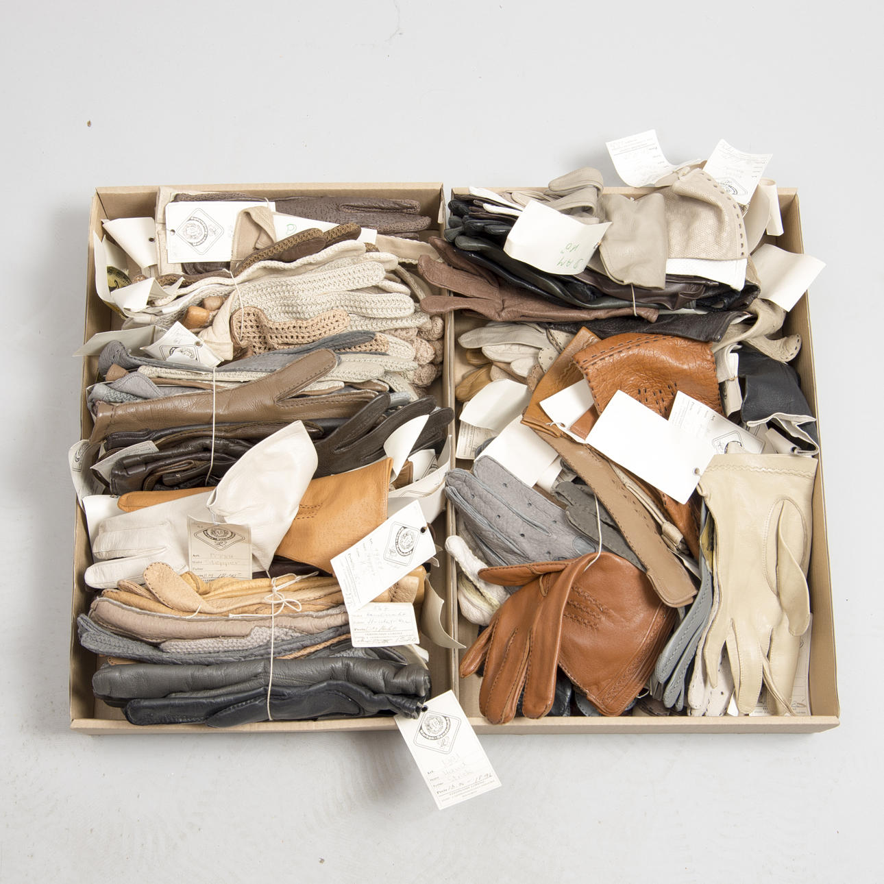 VARUPROVER, handskar mm.