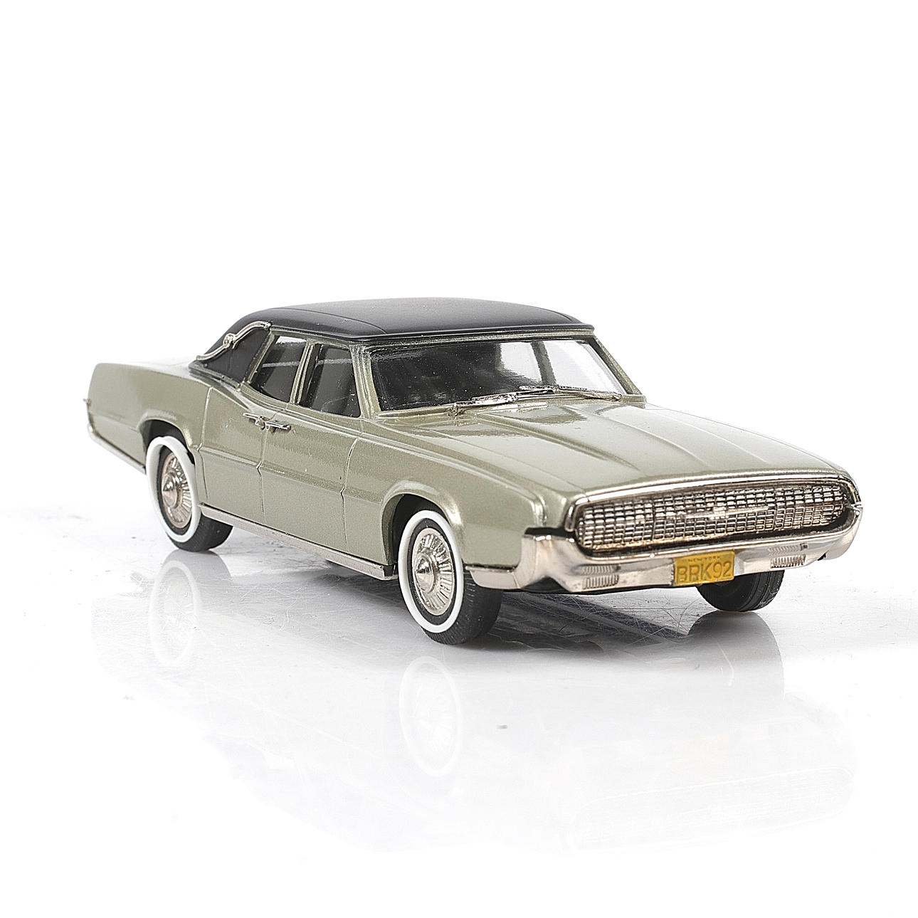 MODEL CAR, metal/resin, Ford Thunderbird Landau, 1967, Brooklin