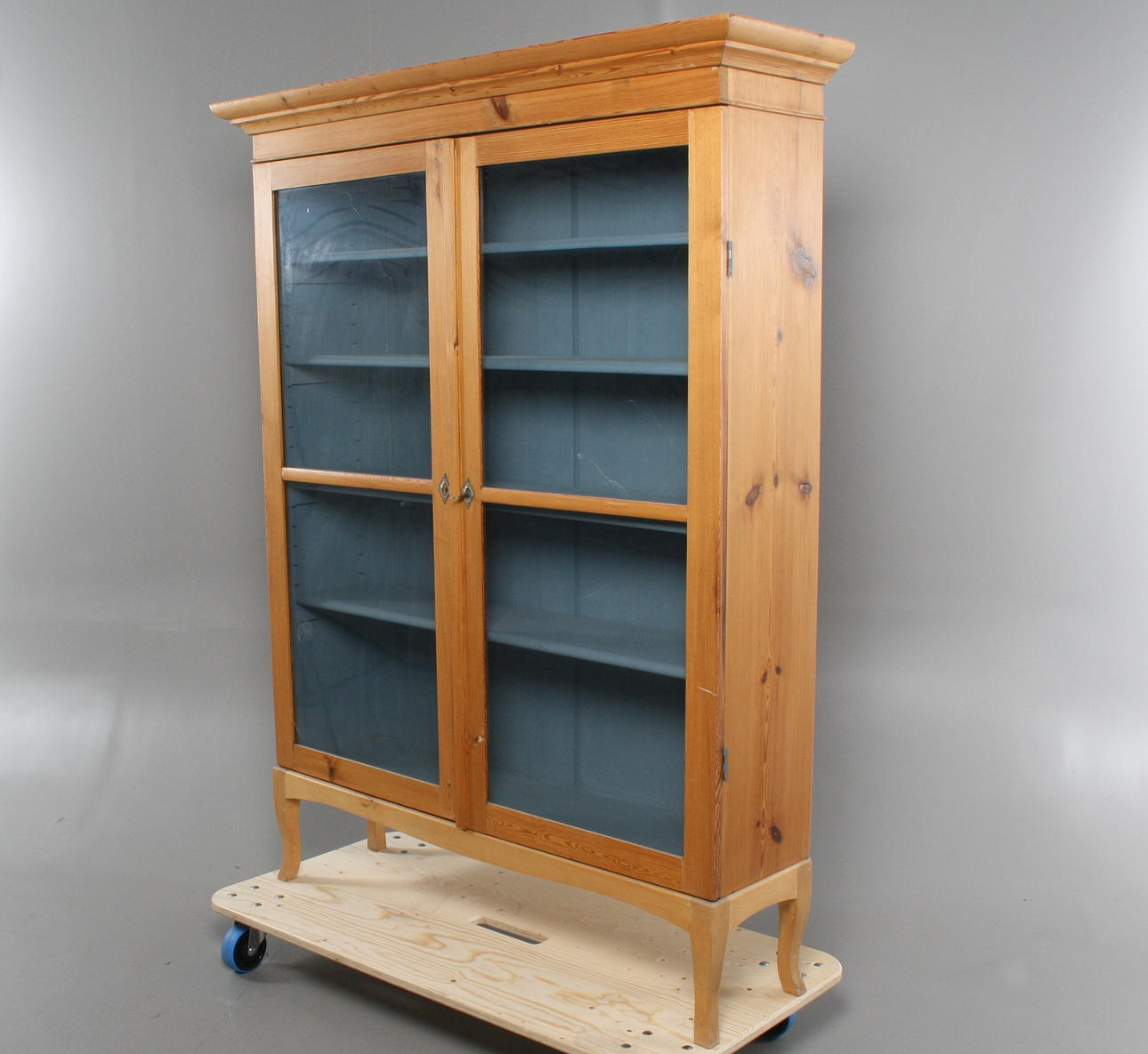 BOKSKÅP, 1900-talets första hälft.