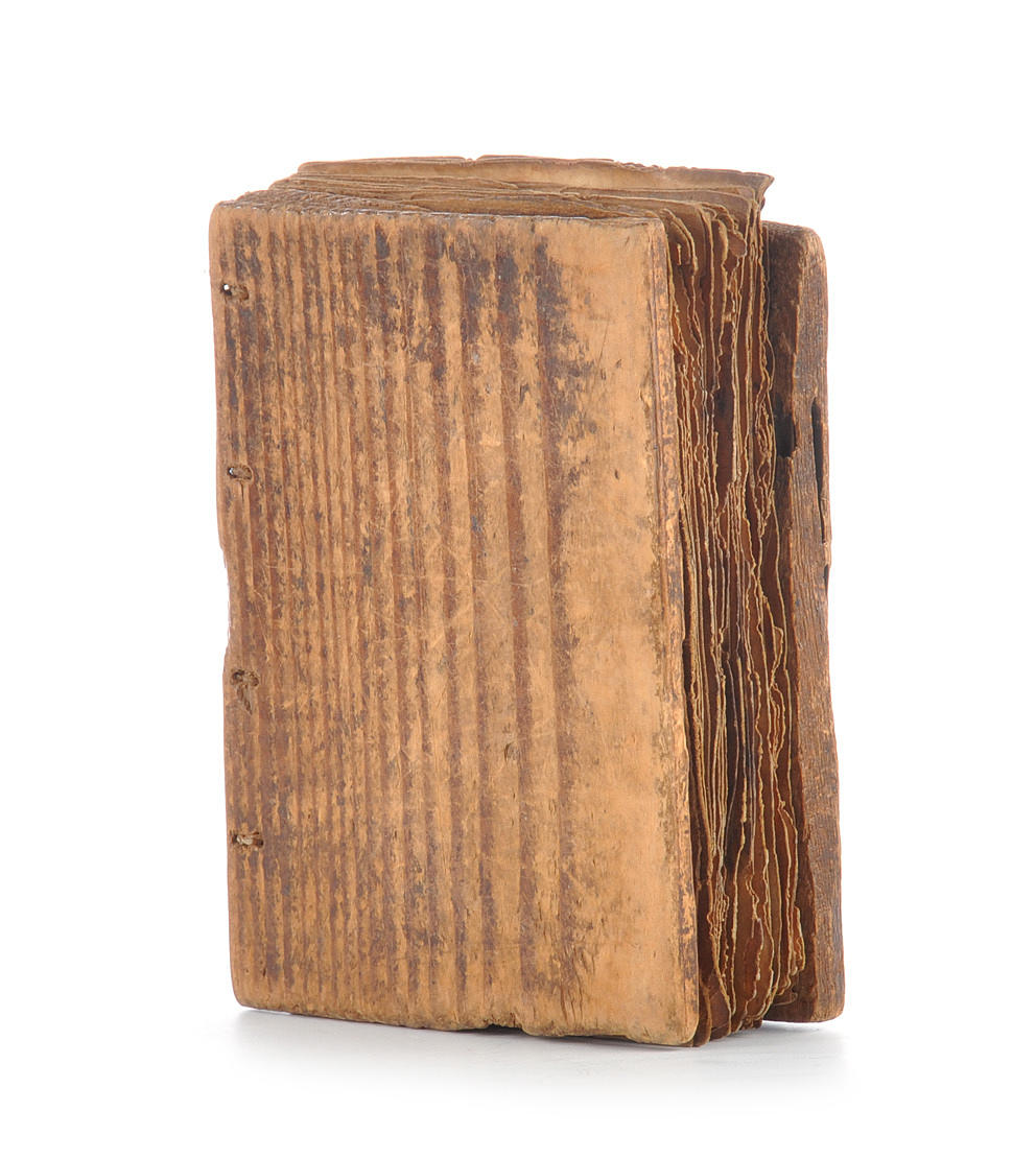 BOK av en hinduisk religion, på sanskrit (eller liknande), sidor djurhud, träskydd.