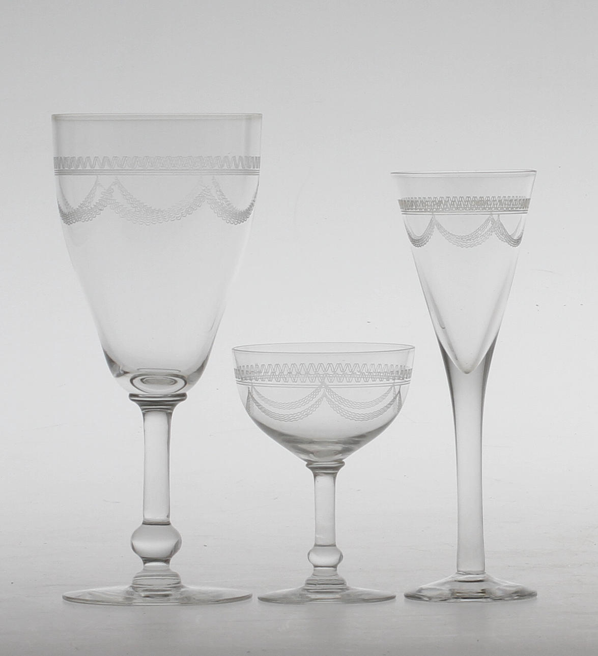 GLASSERVIS, 19 delar, pantograferad dekor, 1900-tal.