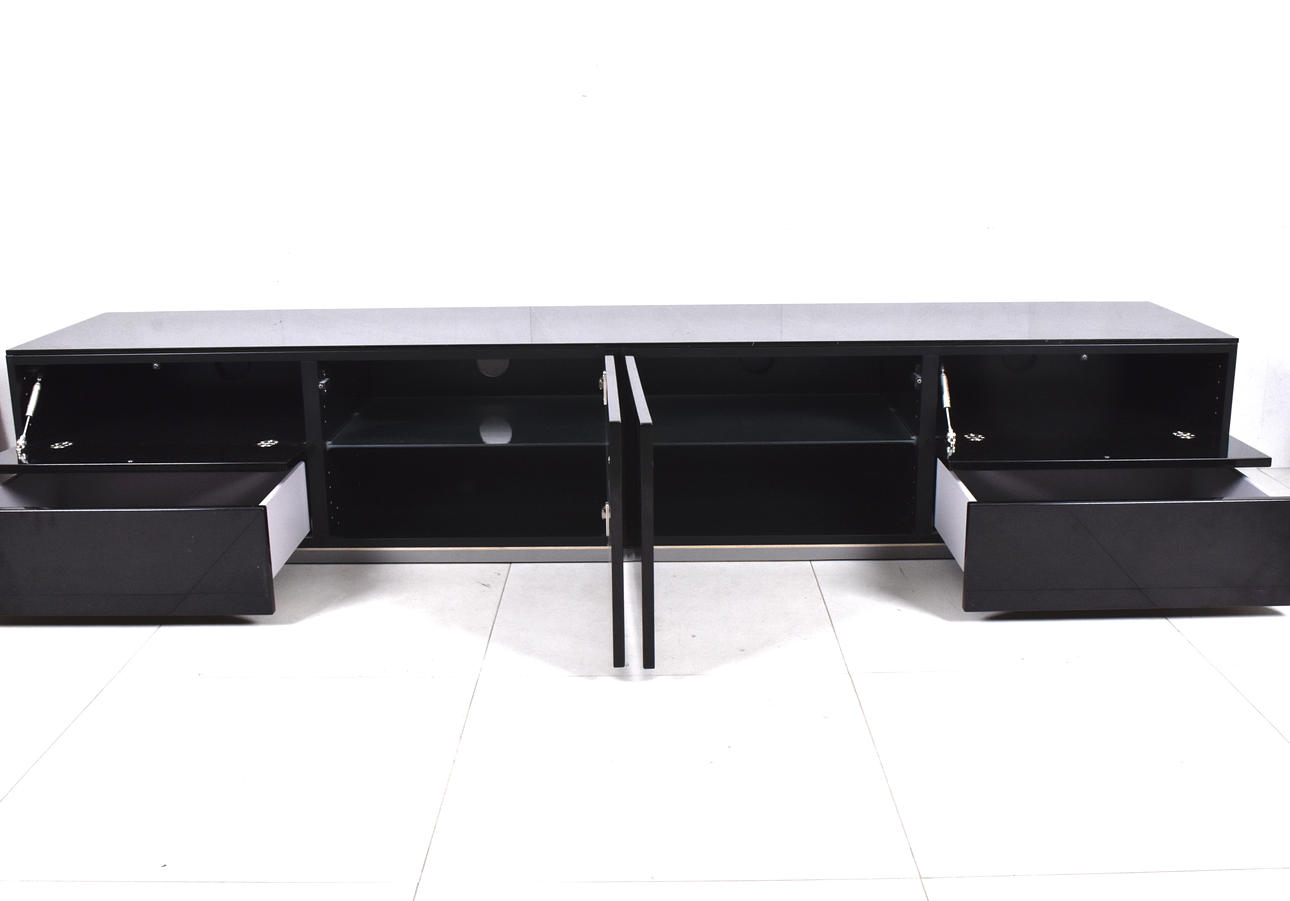 BENCH, black lacquered.