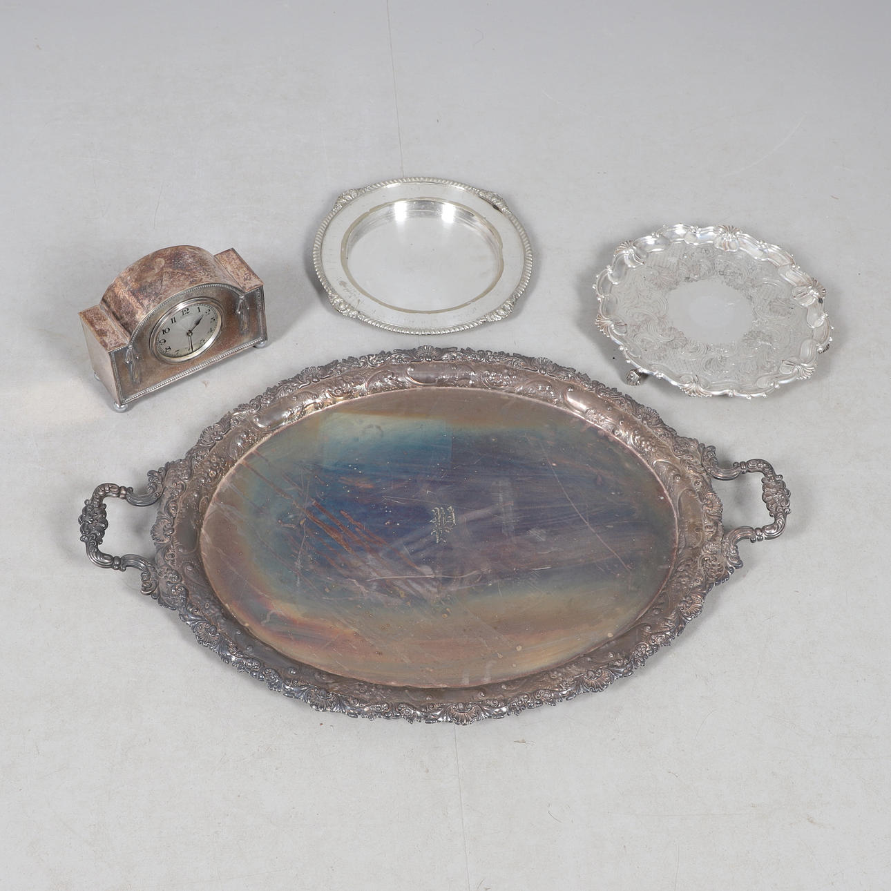 ETT BLANDAT PARTI SILVERPLÄTERADE FÖREMÅL.