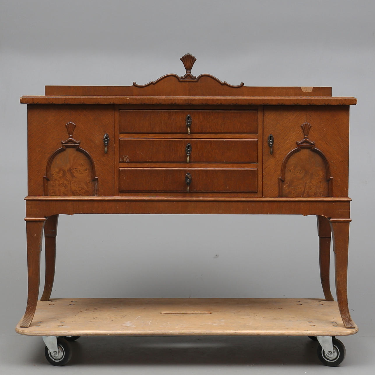 BUFFÉT, 1900-talets första hälft.