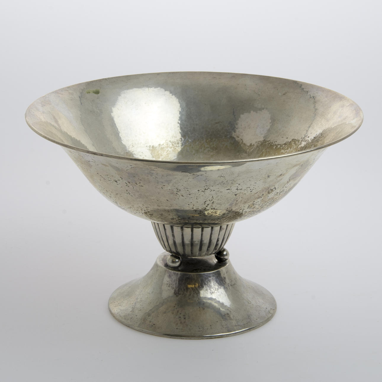 SKÅL PÅ FOT, silver, 1926.