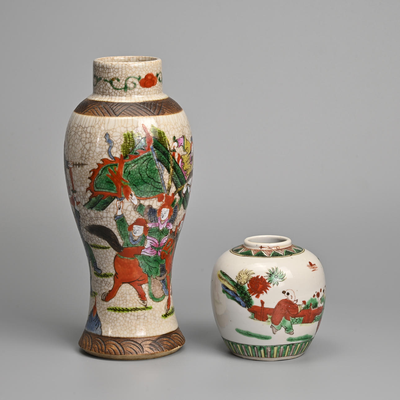 FÖREMÅL, 2 ST, PORSLIN, KINA, 1900-TALETS BÖRJAN (2).