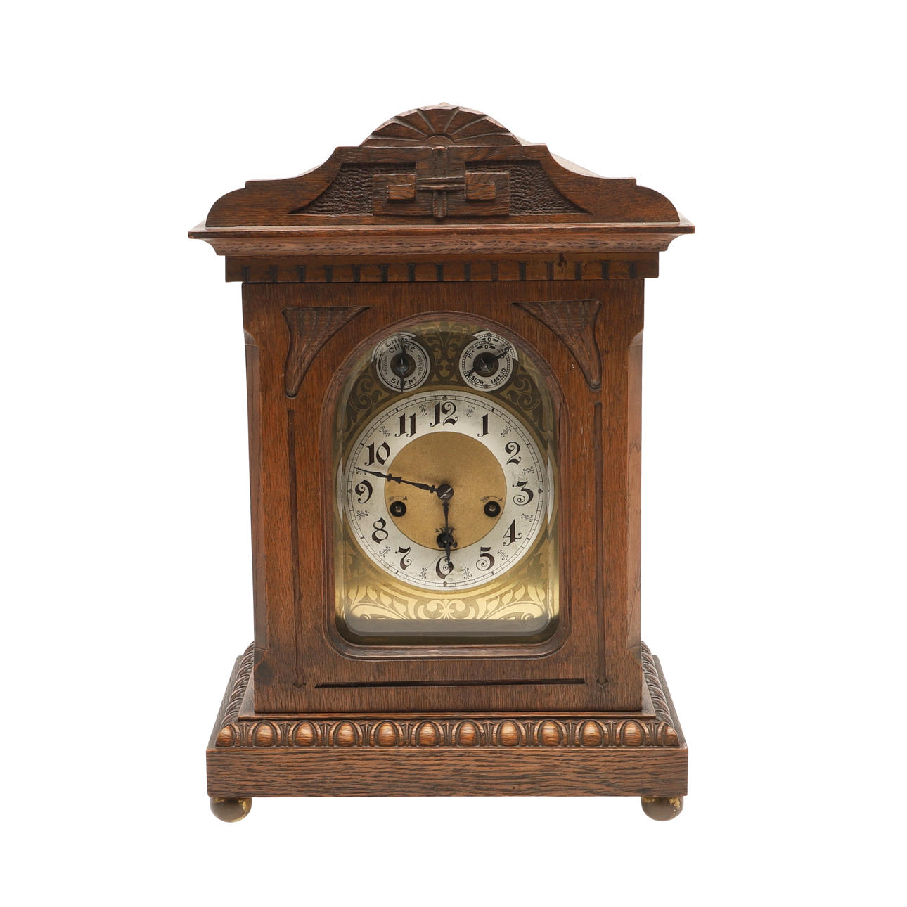 STORT EGETRÆ MANTEL UR.