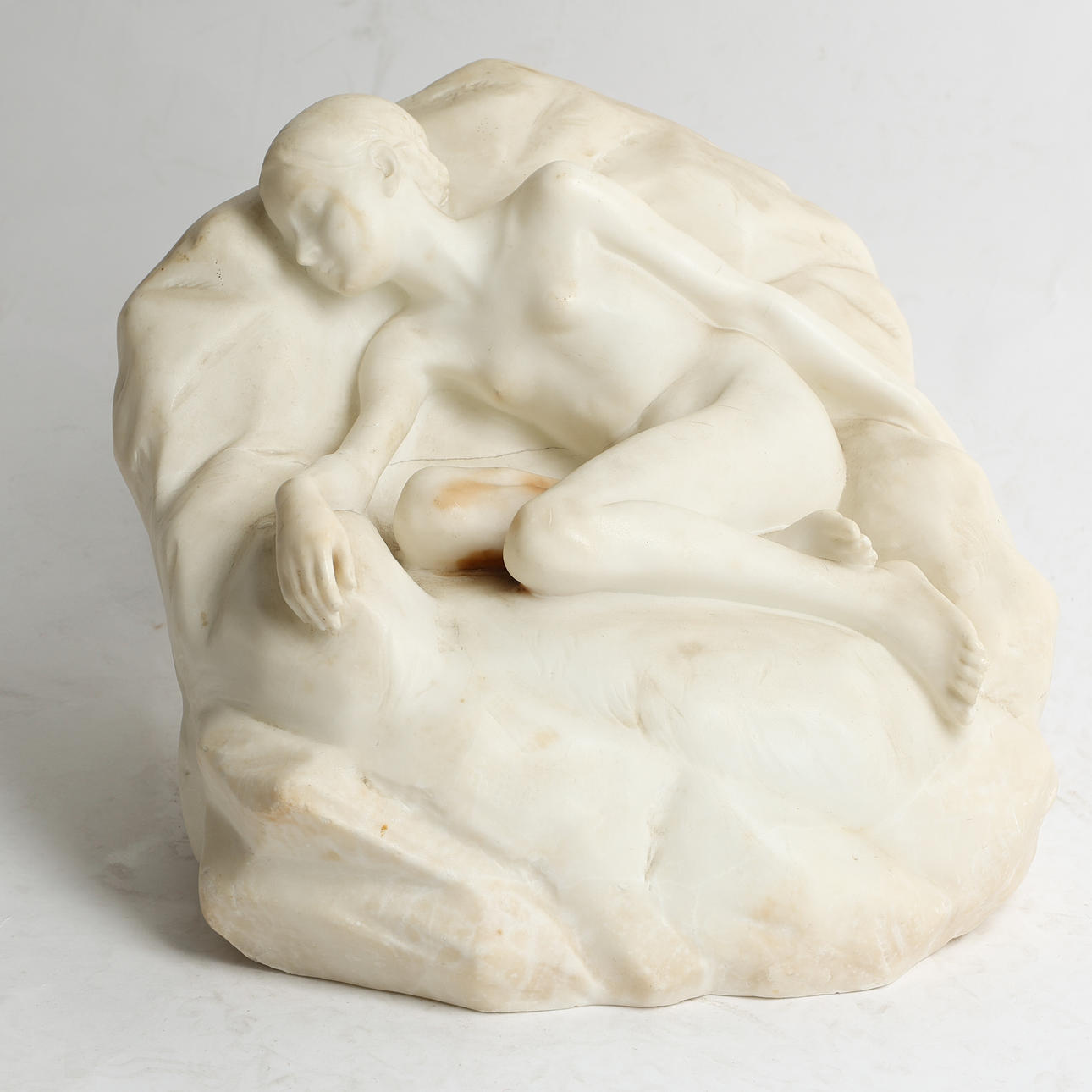ALEXANDER SANDOR JARAY (UNGERN, 1870-1916). Sculpture, reclining young woman, marble, signed and dated.
