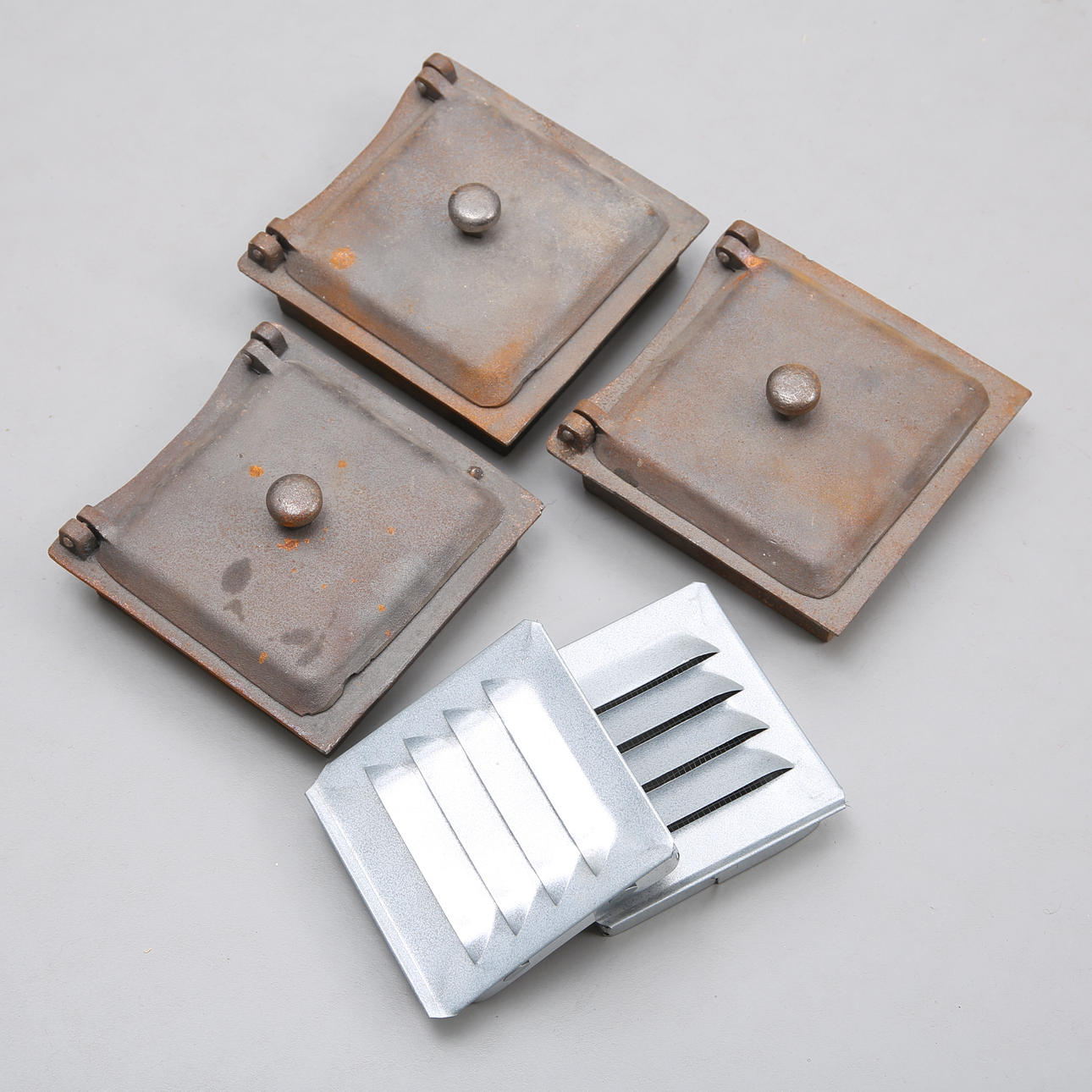 VENTILER, 3 + 2 st, gjutjärn samt galv.