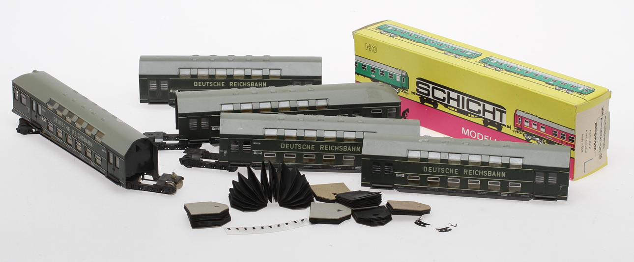 MODELLTÅG SCHICHT SJ:s personvagn i originalkartong och 5 personvagnar Deutsche Reichsbahn.