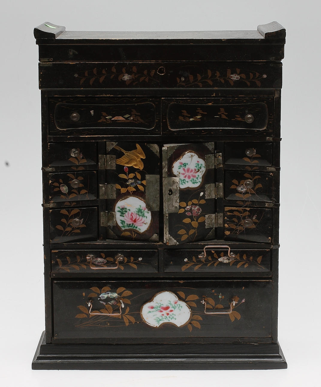 KRYDDSKÅP, omkring 1900.