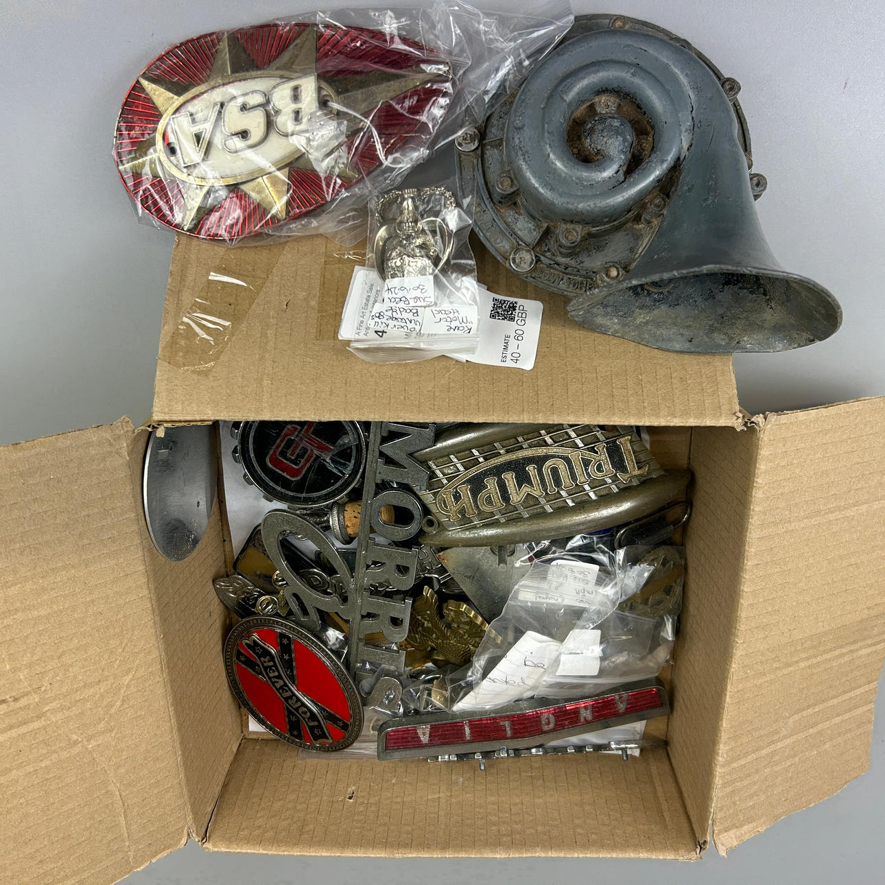 MIXED CAR RELATED ITEMS.