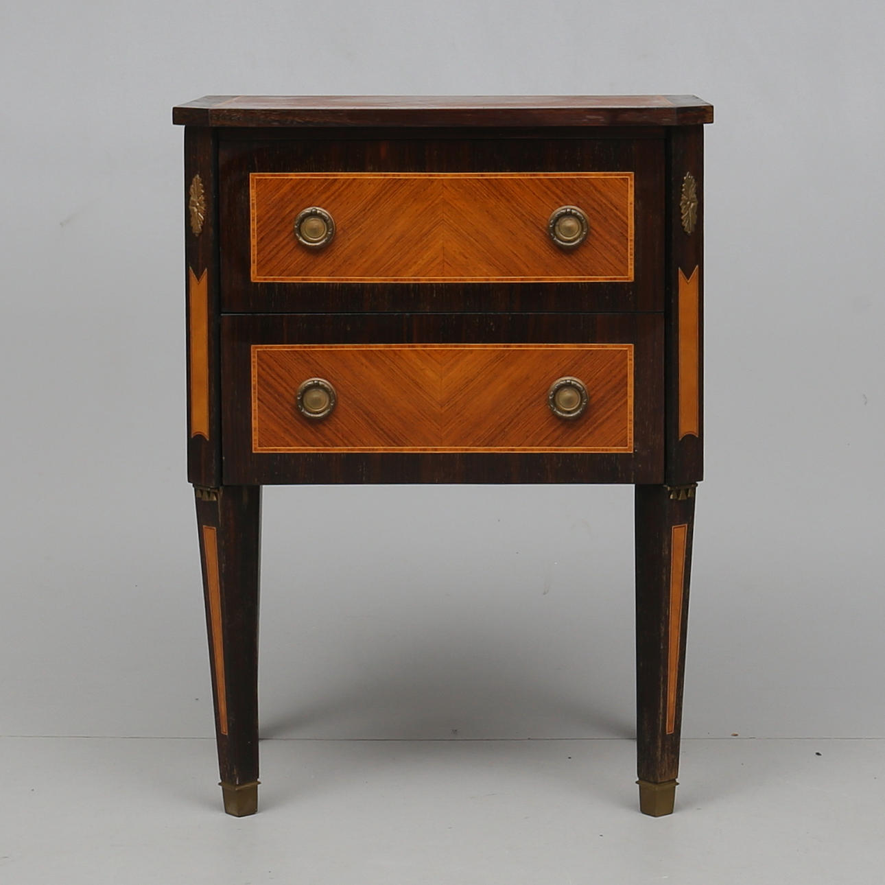 BYRÅ, Louis XVI-stil, 1900-tal.