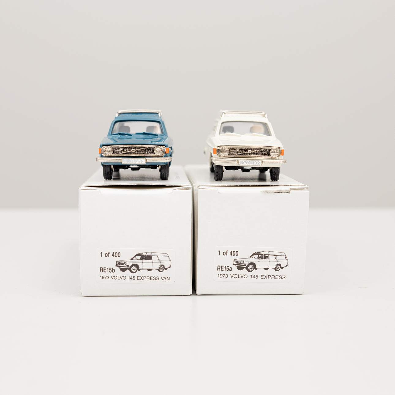 ROBEDDIE. 1973 VOLVO 145 EXPRESS, 2 Stück, Originalverpackung.