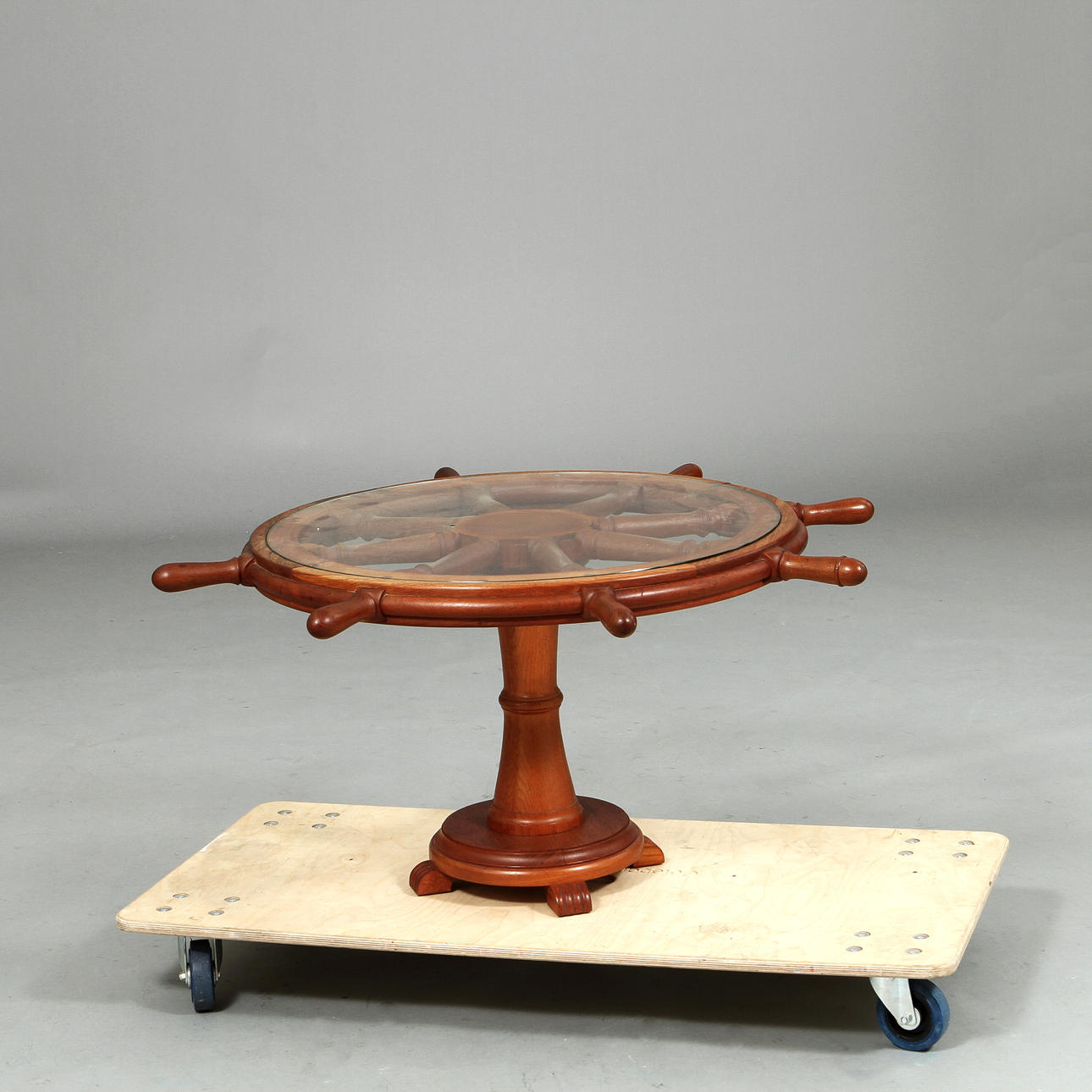 BORD, fartygsratt på benställning med glasskiva.