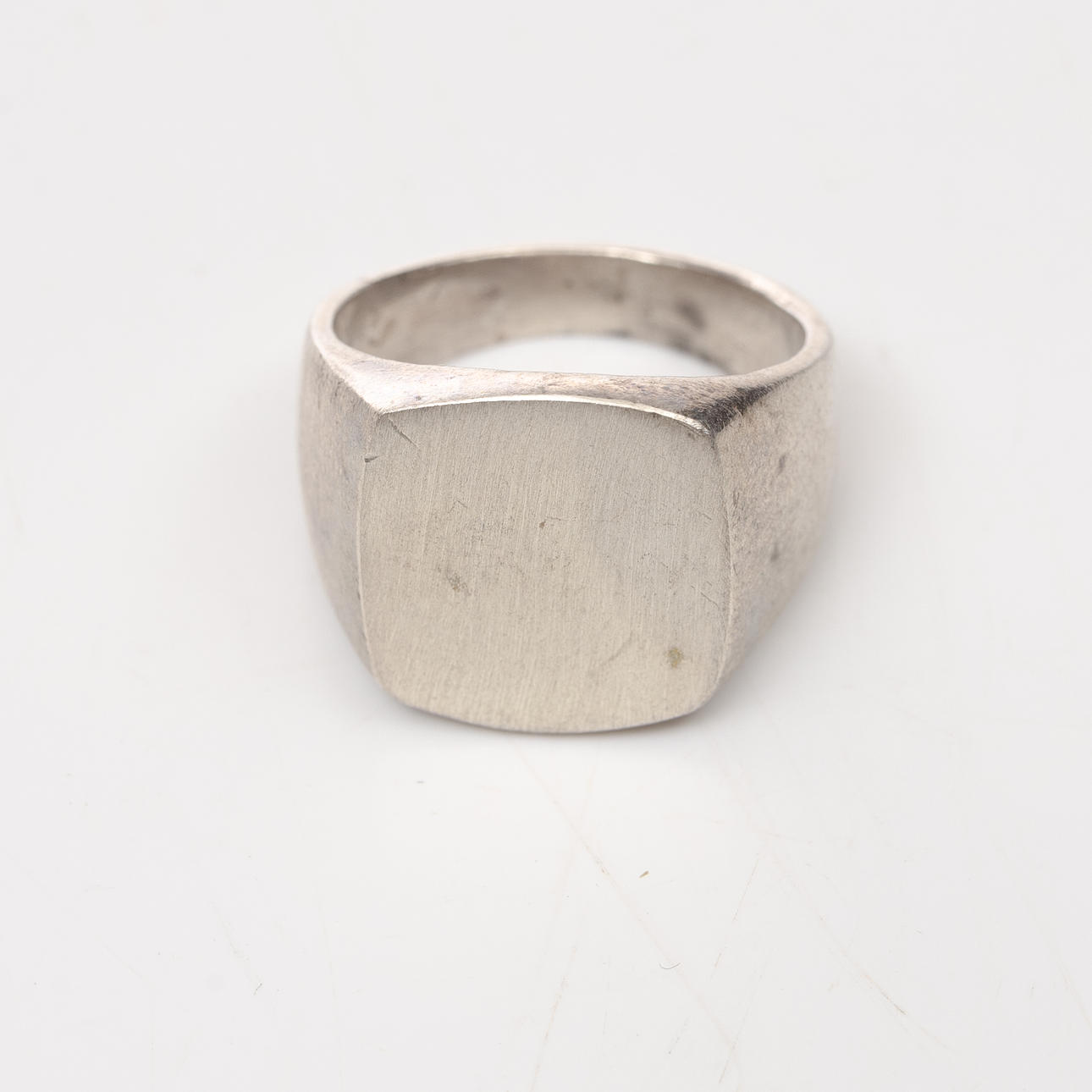 SIGNET RING, Sterling silver.