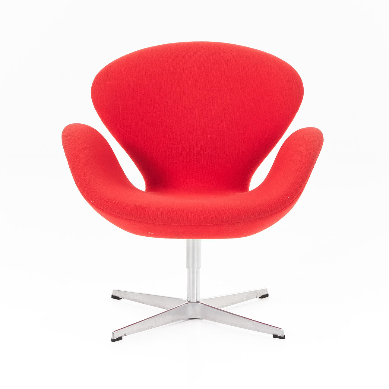 ARNE JACOBSEN. “The Swan”, Fritz Hansen armchair, designed in 1957, leg ...