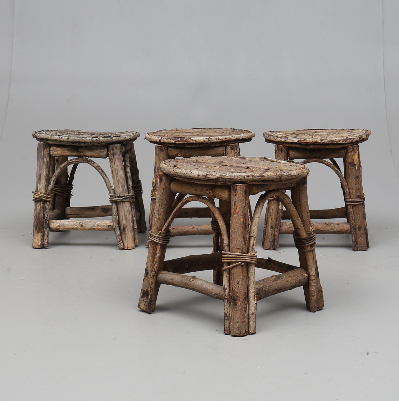 TRÄDGÅRDSPALLAR, 4 st, 1900-talets andra hälft.