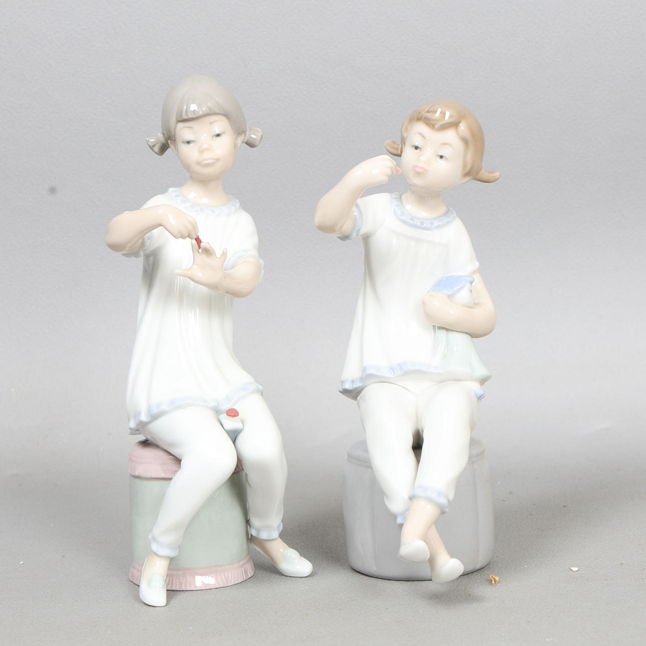 TWO LLADRO FIGURES (2).