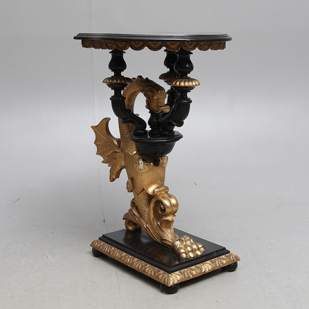 PIEDESTAL, empirestil, omkring 1900.