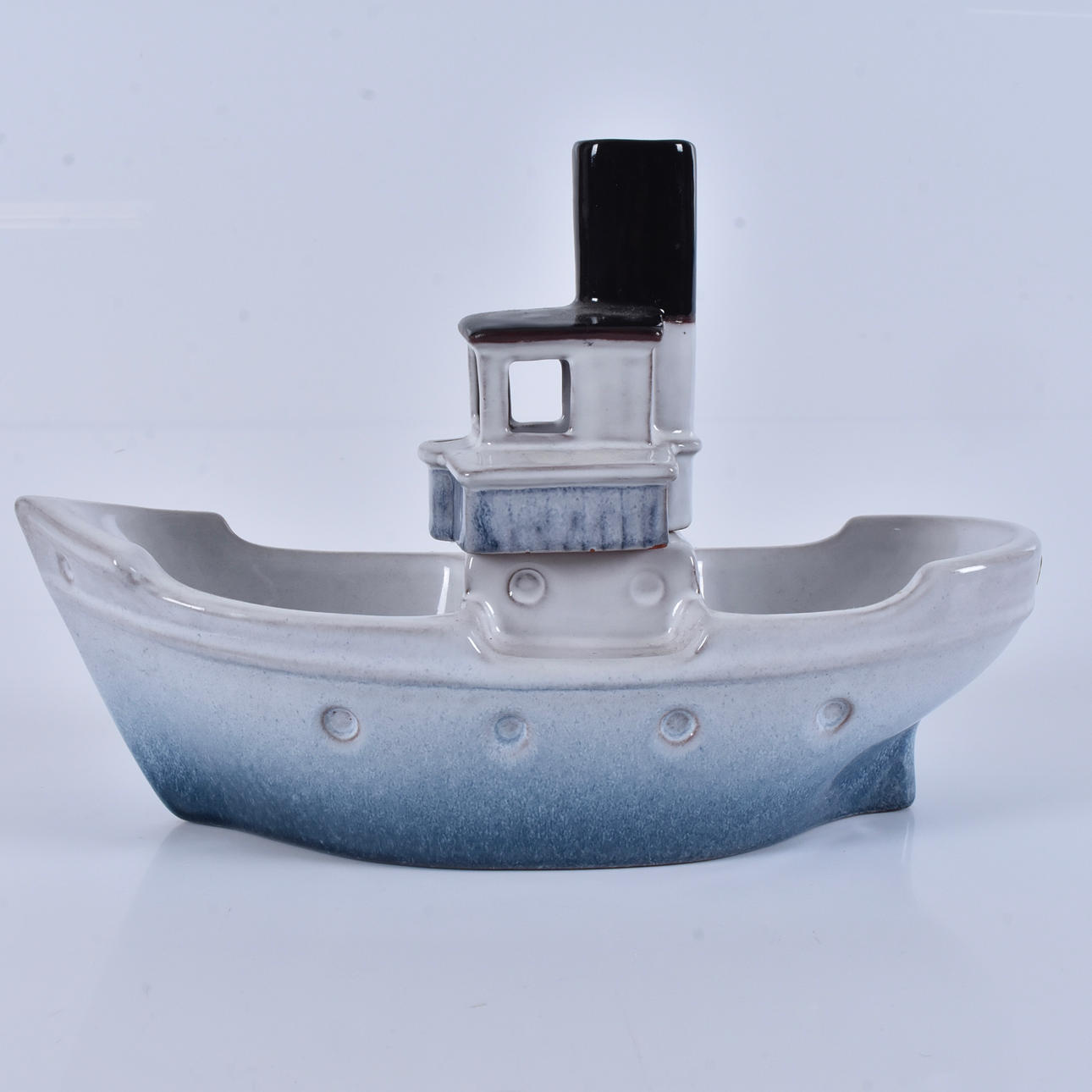 THOMAS HELLSTRÖM. shrimp boat, glazed earthenware, Nittsjö.