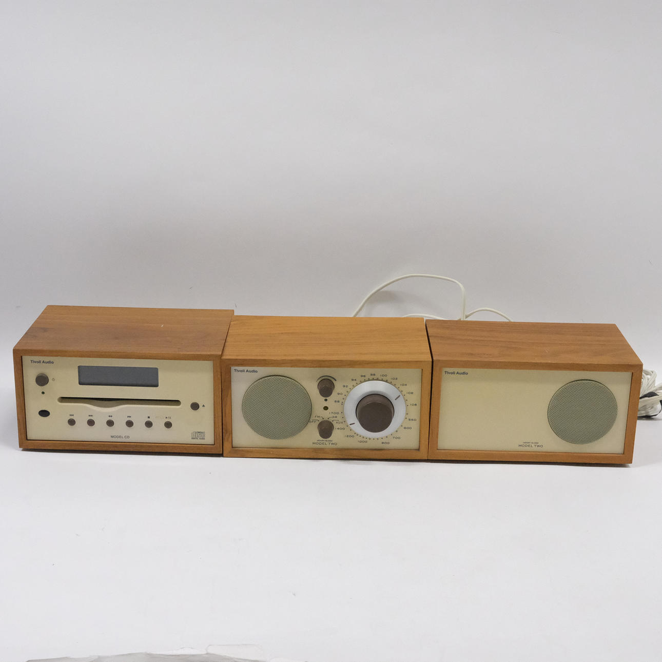 TIVOLI AUDIO, KOLME OSAA, HENRY KLOSS.