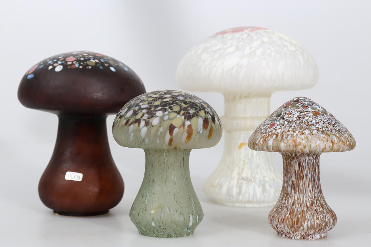 SVAMPAR, glas, 4 stycken, Monika Backström, Kosta Boda.