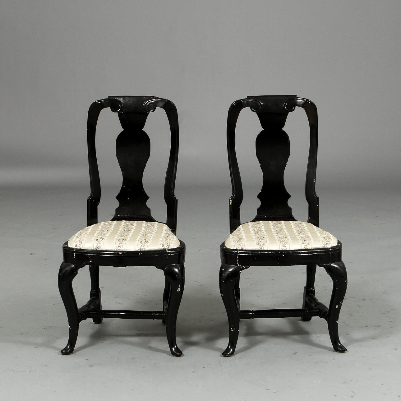 STOLAR, ett par, senbarock 1700-tal.