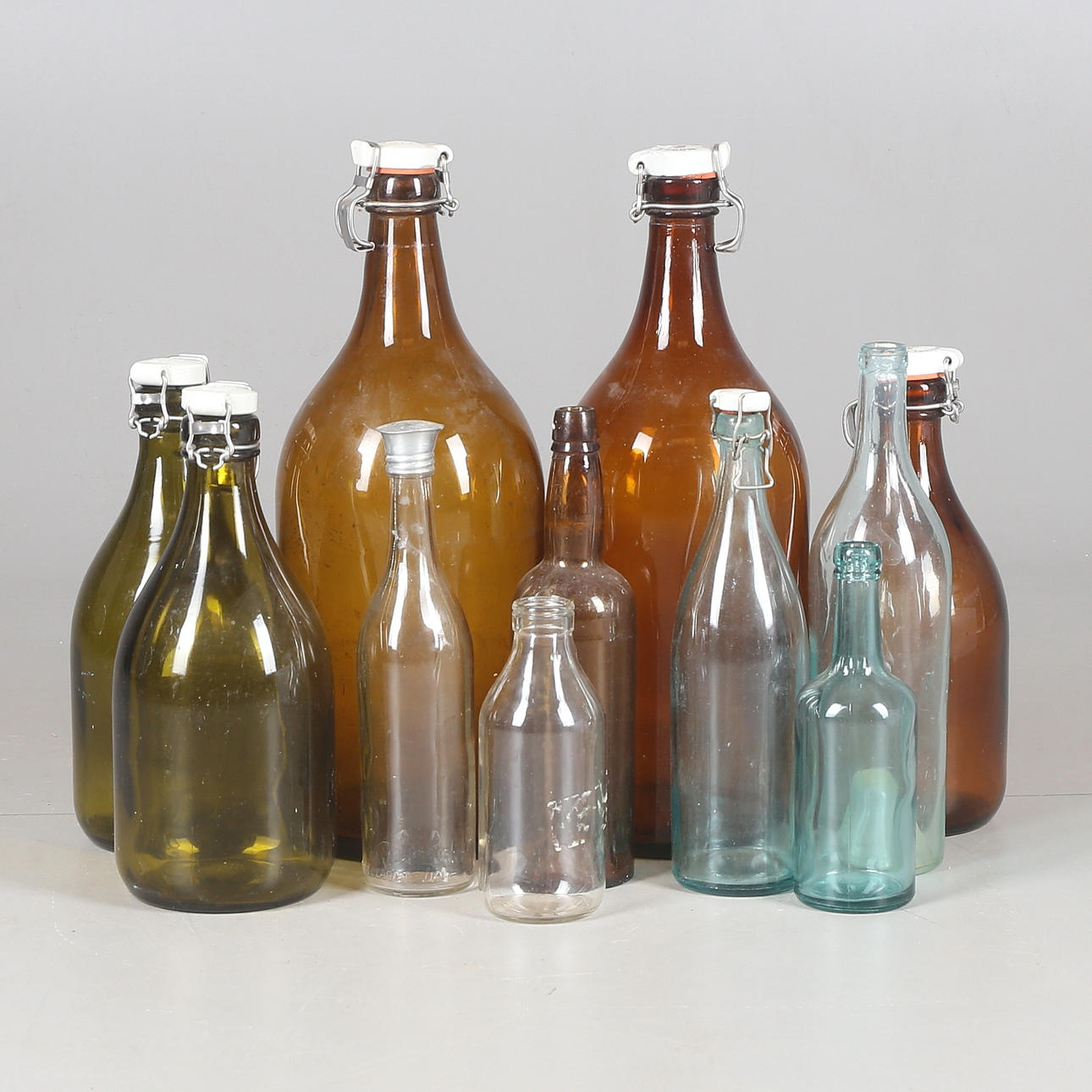 GLASFLASKOR, 11 st, 1900-tal.