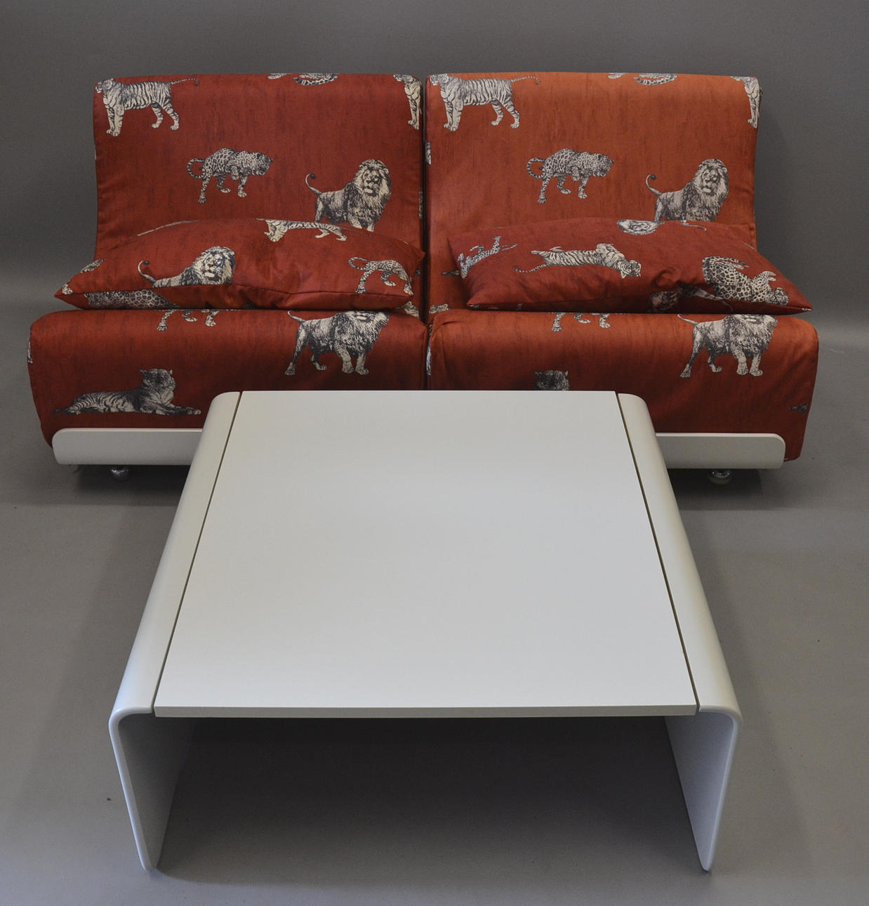 LUIGI COLANI. Två stolar och ett bord ORBIS för COR.