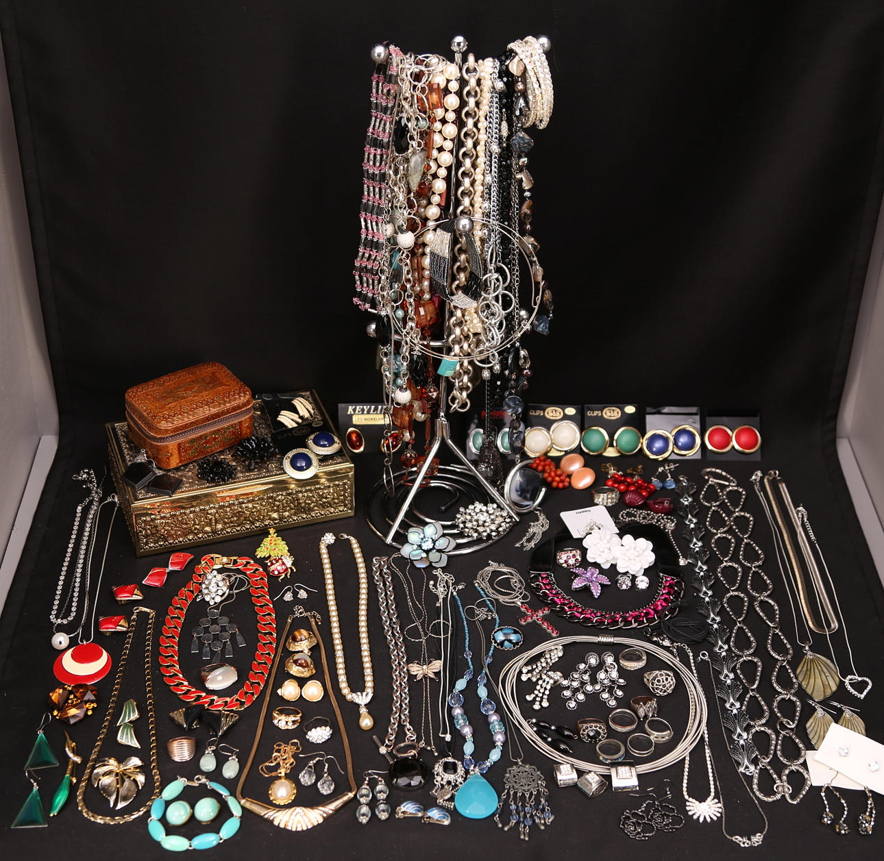 KOSTYMJUVELER, ett parti, 19-/2000-tal.