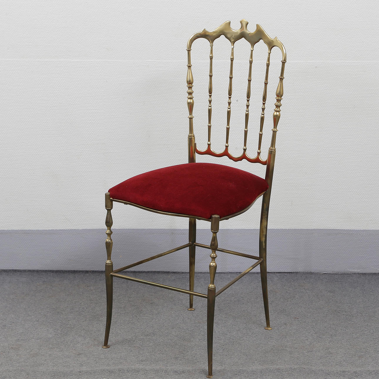 STOL I SOLID MÄSSING. 1900-TAL.