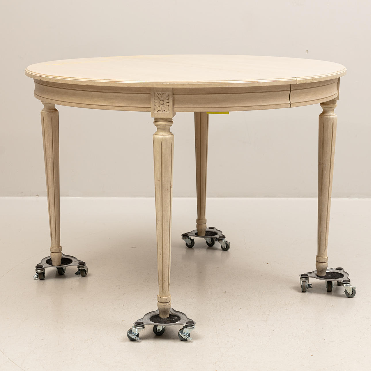 A Gustavian style dining table, 1990s. Furniture - Tables - Auctionet
