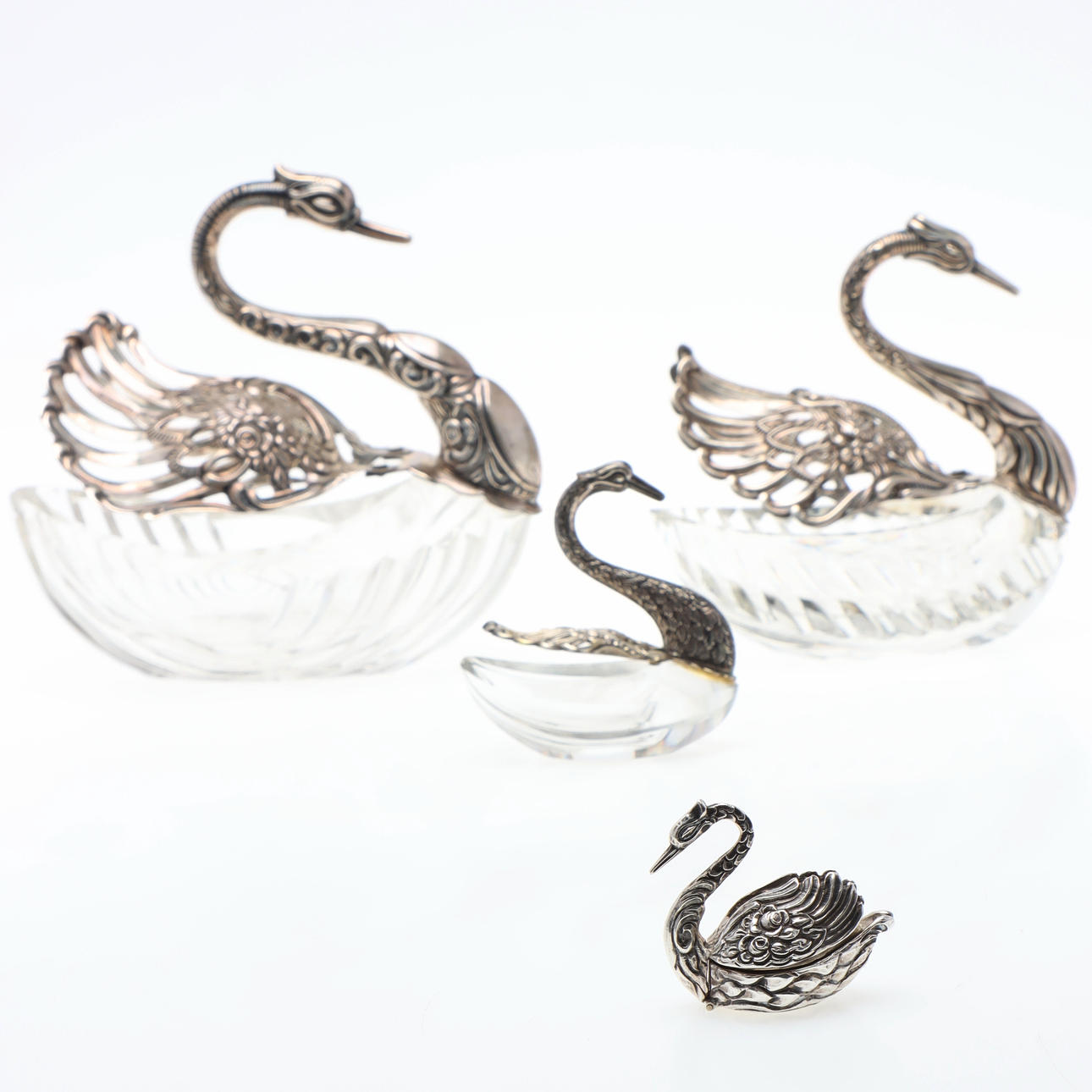 SWAN BOWLS, 4 pcs, glass & silver, inter alia GEWE.