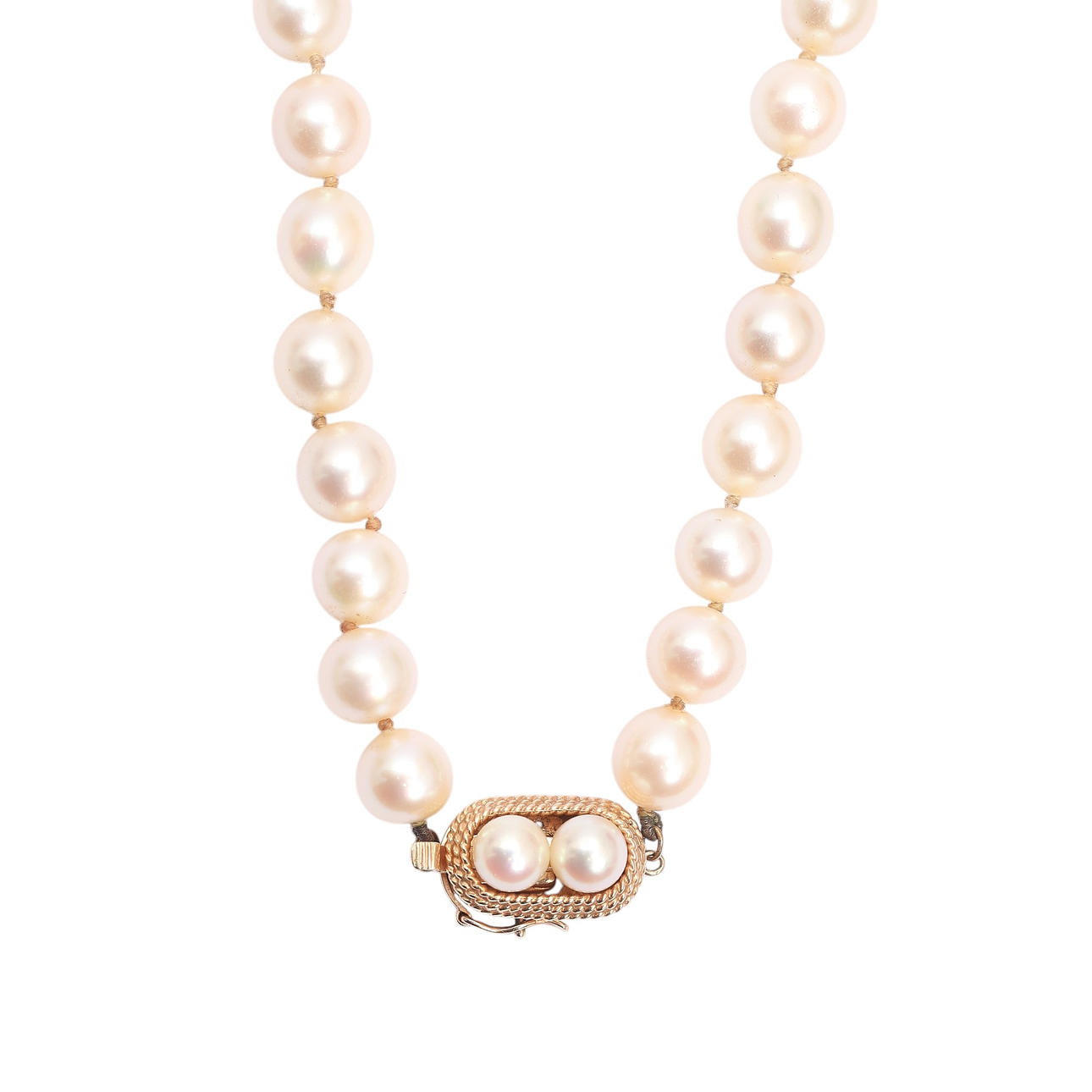 Gargantilla de perlas con cierre en oro.