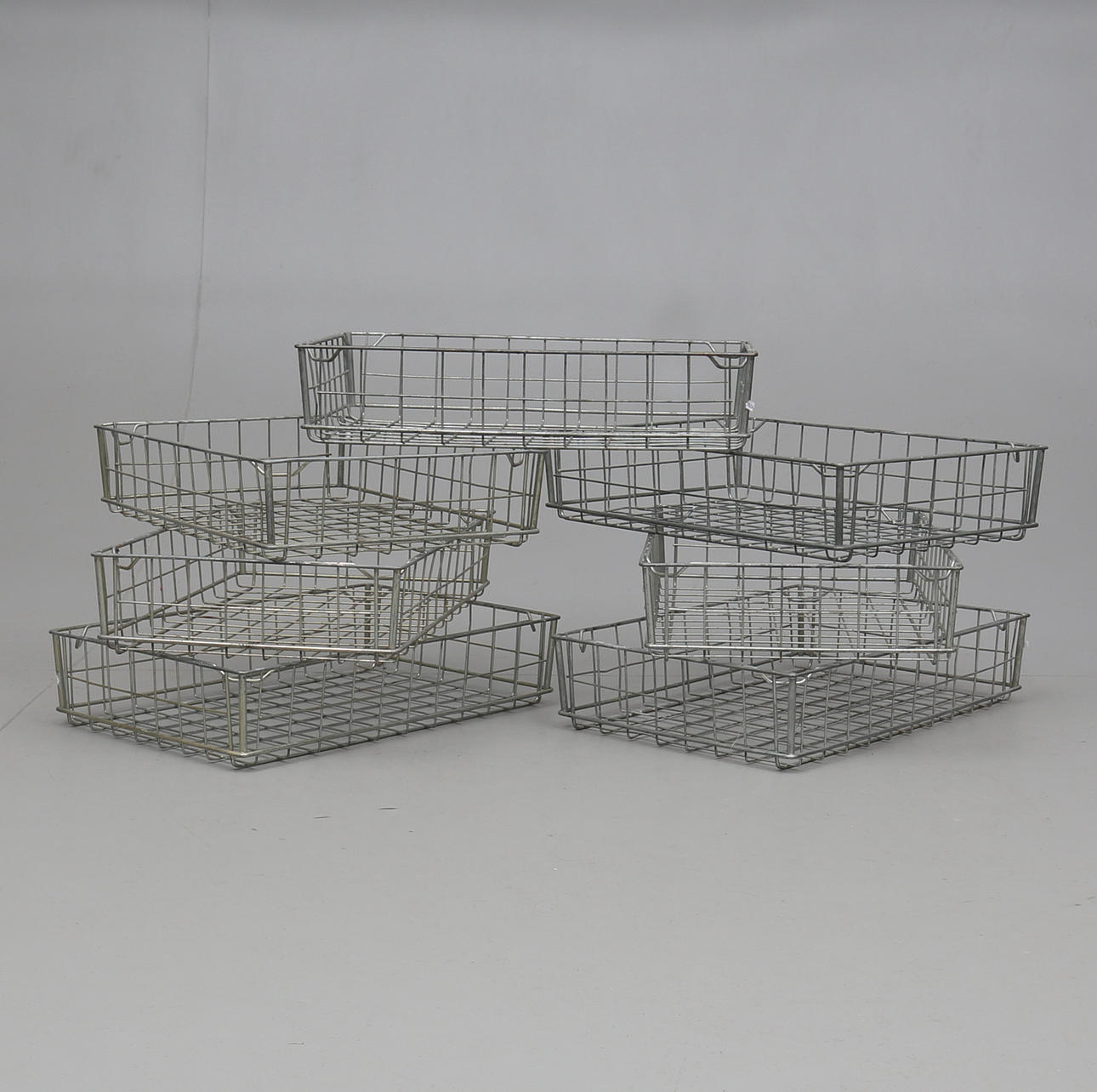 TRÅDBACKAR, 7 st, metall, 1900-talets andra hälft.