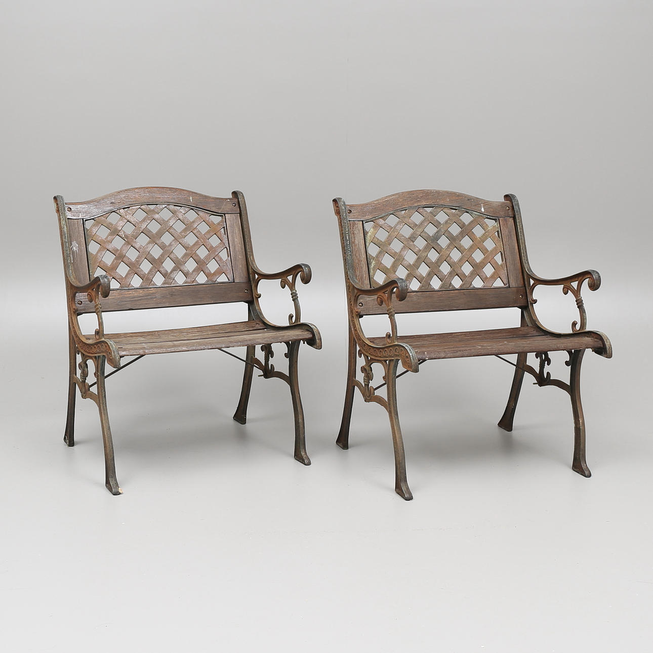 TRÄDGÅRDSSTOLAR, ett par, trä/metall, 1900-tal.