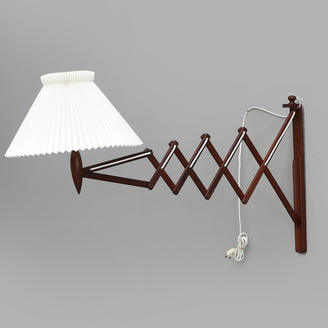 A mid-20th century Danish Le Klint-screen wall lamp with scissor arm.