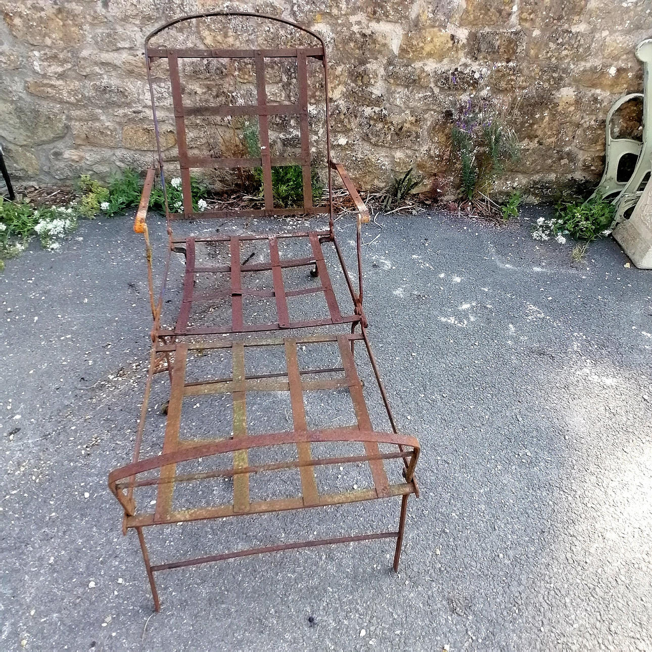 ANTIQUE MILITARY DAY BED.