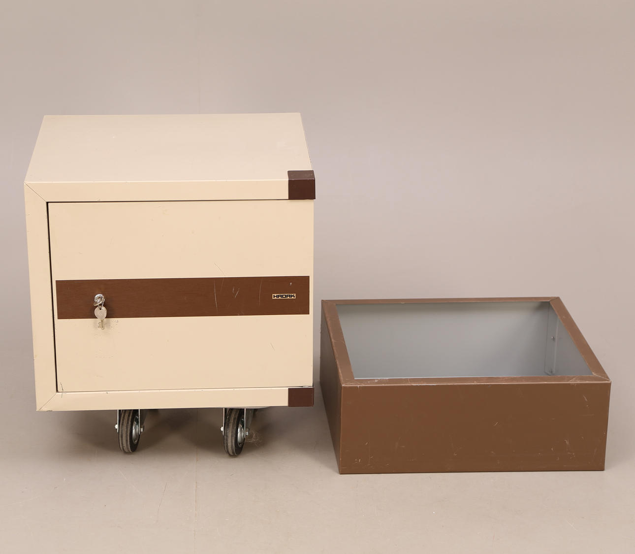 KASSASKÅP med SOCKELLÅDA, Hadak, modell P350, 1900-tal.