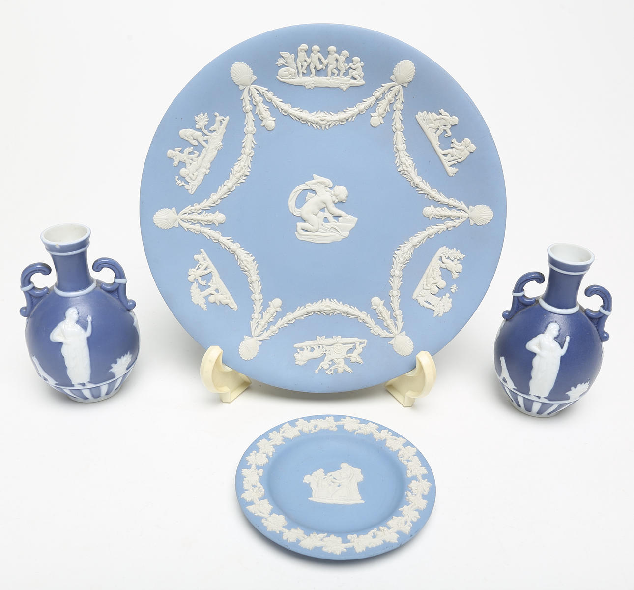 A set of 4 ceramic objects, including Jasper Ware, England.