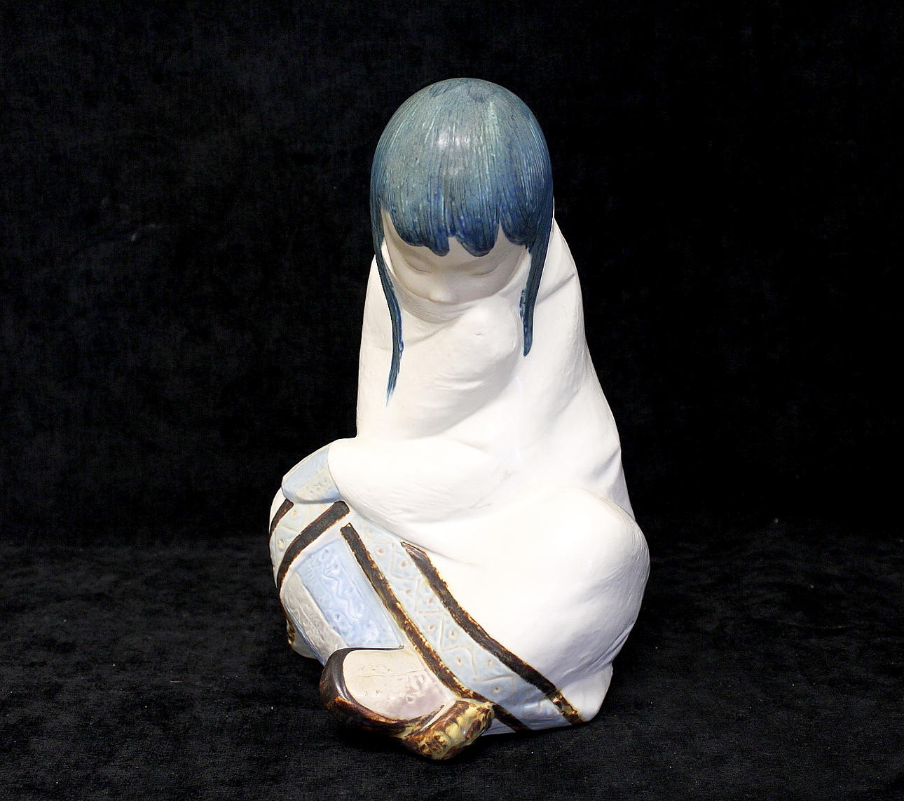 FIGURINER, stengods, eskimå flicka, Lladro.