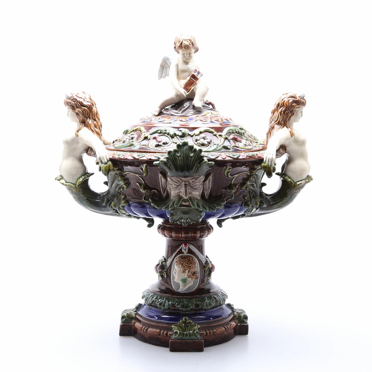 SKÅL PÅ FOT med LOCK, majolika i renässansstil.