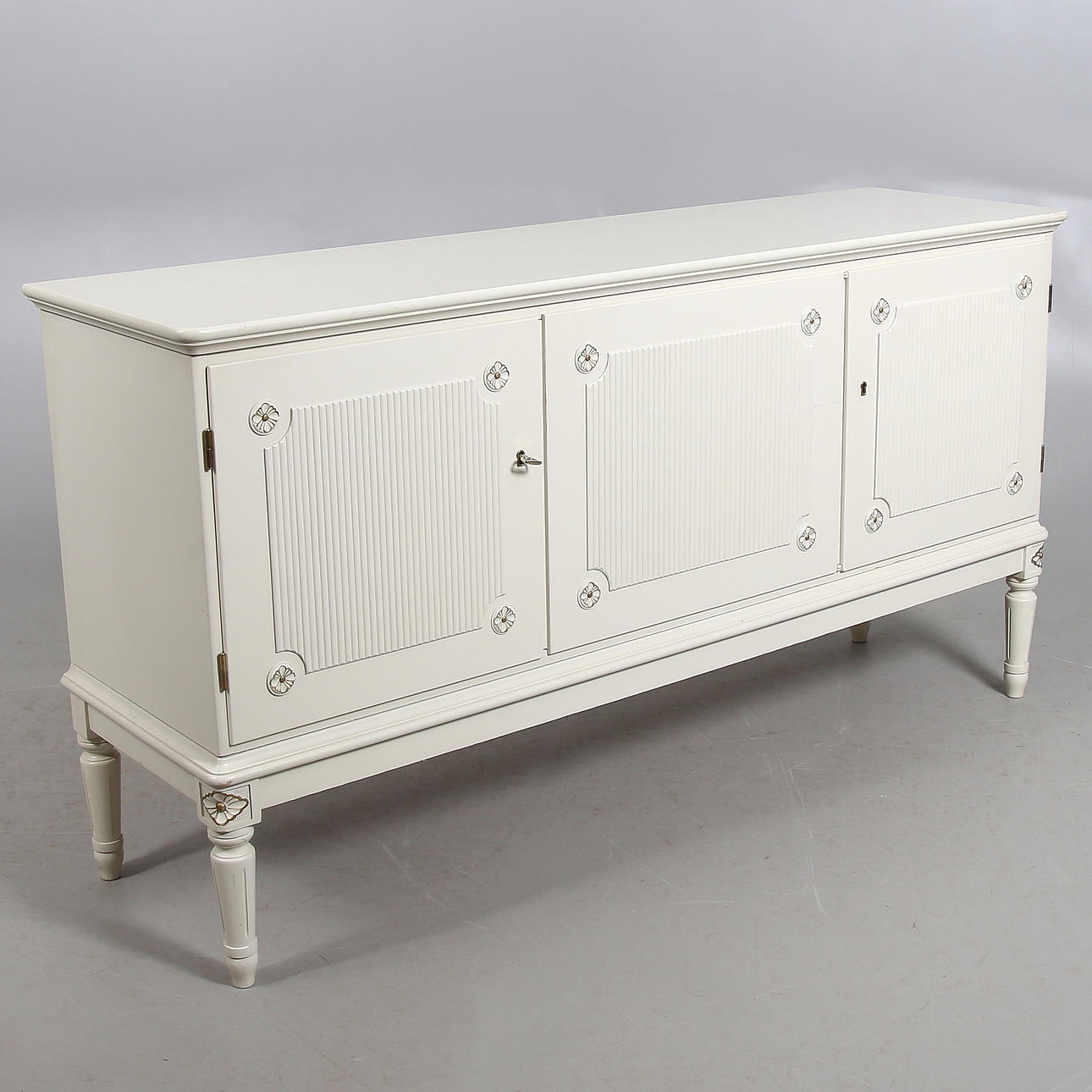 SIDEBOARD, Gustaviansk stil. 1900-talets andra hälft.