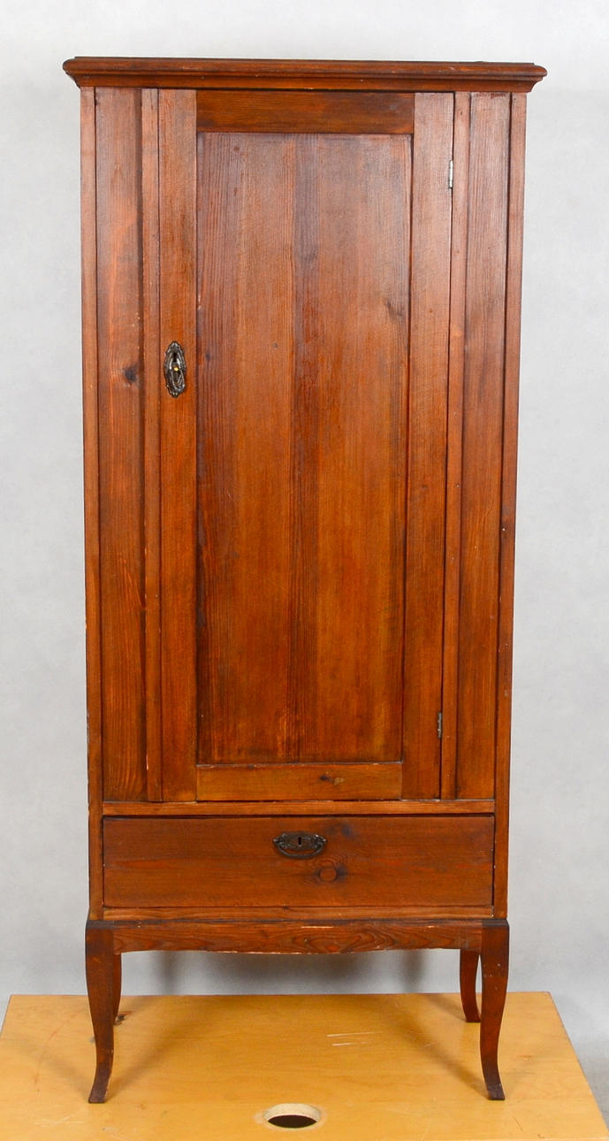 LINNESKÅP, jugend, mörkbetsat trä.