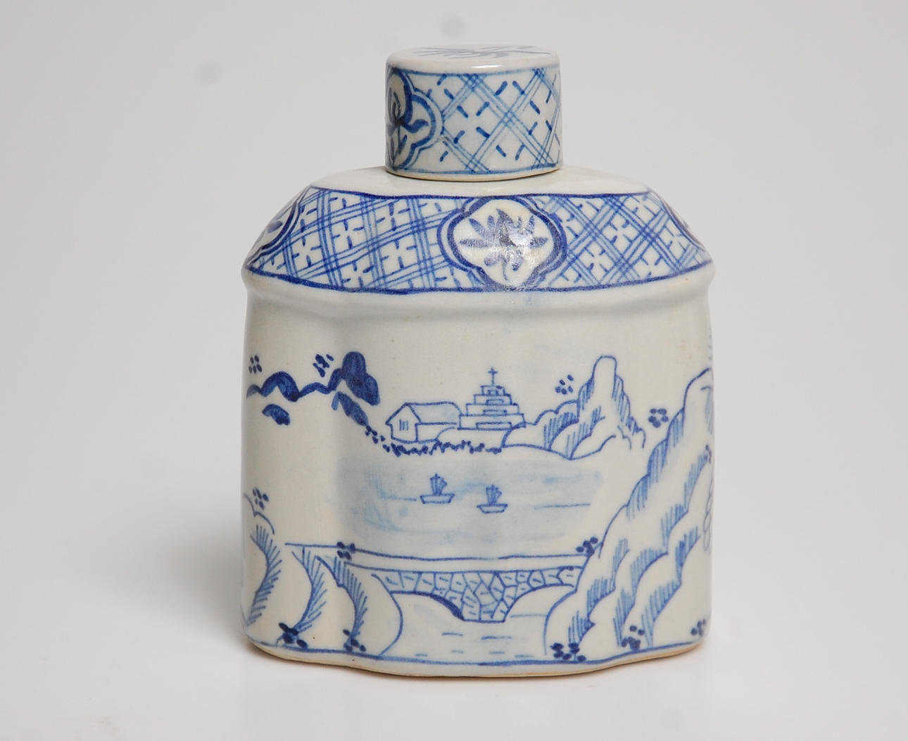 TEDOSA, porslin, möjligen 17-1800-tal.