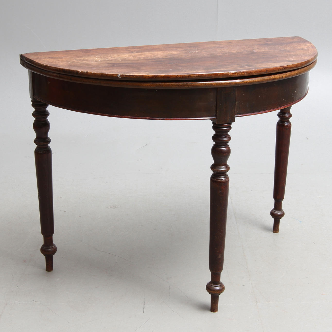 MÅNBORD, 18/1900-tal.