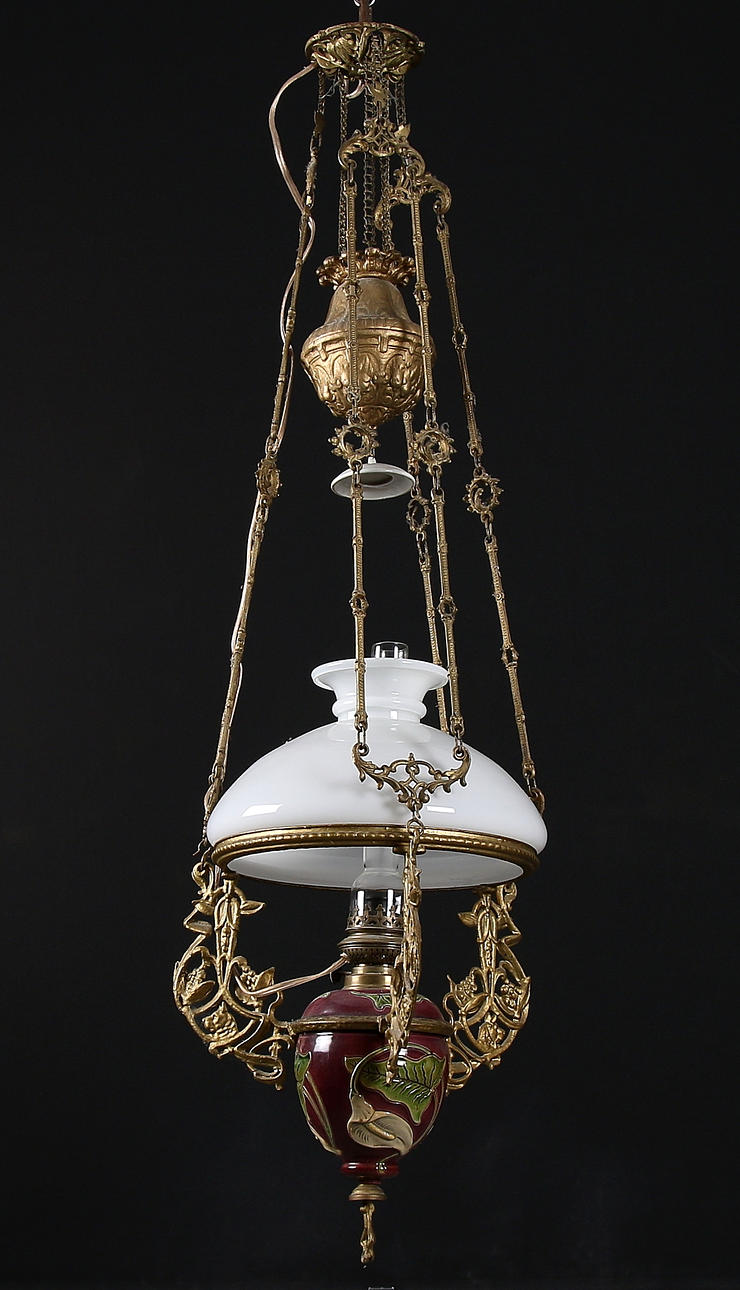 TAKFOTOGENLAMPA, Majolika. 1800-talets slut.